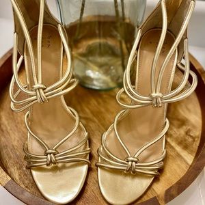 Cuteeeeee Strappy Gold Heeled Sandal 💫💫💫